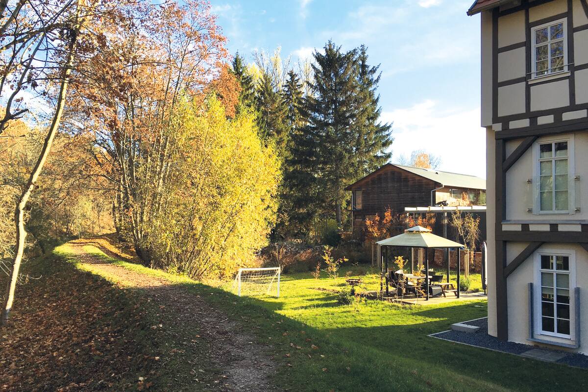 Garten mit Pavillon